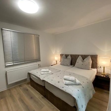 Ado Pension Wedel Bagian luar foto